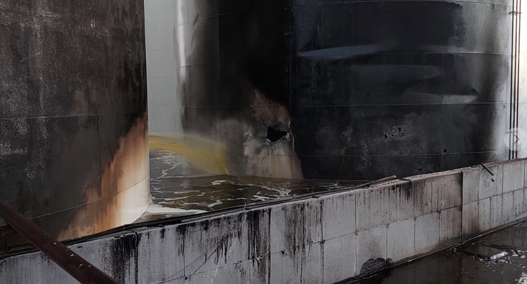 В Николаеве повреждены резервуары с маслом / Скриншот/facebook.com/Taclbery