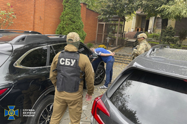 Требовали взятки за разрешение на погребение: В Днепре разоблачили чиновников