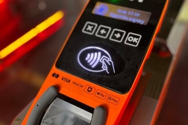 Оплата проїзду карткою тепер працює на всіх видах громадського транспорту Києва