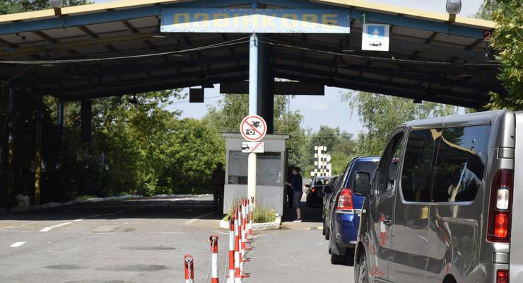 Работу пункта пропуска на границе с Венгрией приостановили: В ГПСУ назвали причину