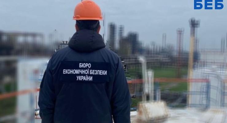 БЕБ проводить обшуки на одному з найбільших нафтопереробних заводів України