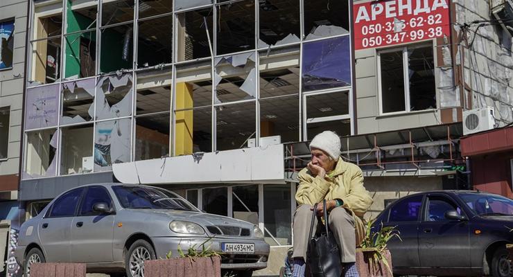 "Бізнес від росіян": У Маріуполі окупанти продають мешканцям вікна, демонтовані в будинках