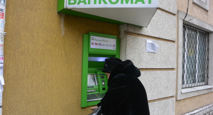 ПриватБанк изменил лимиты на снятие наличных в банкоматах