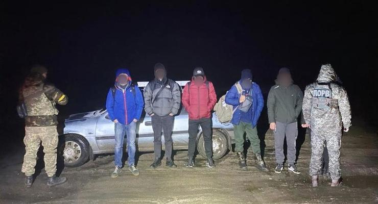 "Путешествие" за 5 тыс долл: У границы с Молдовой задержали четырех украинцев