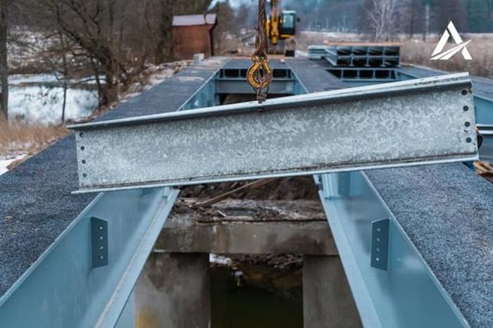 В Черниговской области установлен первый модульный металлический мост
