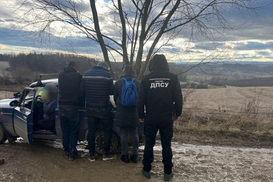 Организовал незаконную переправку за границу: Жителю Буковины сообщили о подозрении