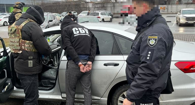 У Києві затримали організатора схеми та спільника / gp.gov.ua