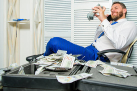 Начислил себе премии на 1,3 млн грн: экс-ректору университета в Киеве сообщили о подозрении