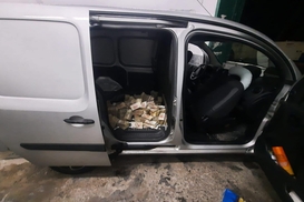 На Львовщине пограничники обнаружили миллионы гривен, которые незаконно ввезли в Украину