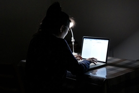 Чому Lenovo IdeaPad 5 підходить для роботи без світла?