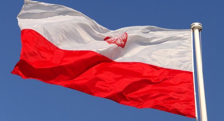 Благотворительная программа: украинцы в Польше могут получить ваучеры от Красного Креста
