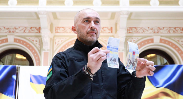 С вертикальным дизайном: В Украине ввели в обращение новую памятную банкноту