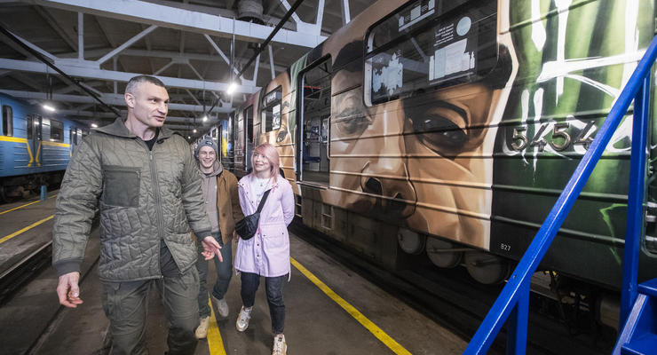 Киевский метрополитен запустил патриотический арт-поезд: как выглядит