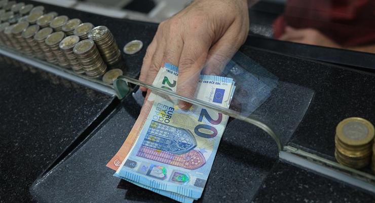 Курс валют на 21.03.2023: Євро продовжує дорожчати