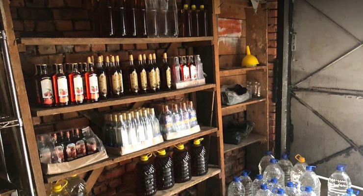 В Черновцах изъяли партию контрафактного алкоголя и табачных изделий на 2,5 млн грн