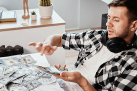 Сколько доступных кредитов выдали банки с начала 2023 года: данные Минэкономики