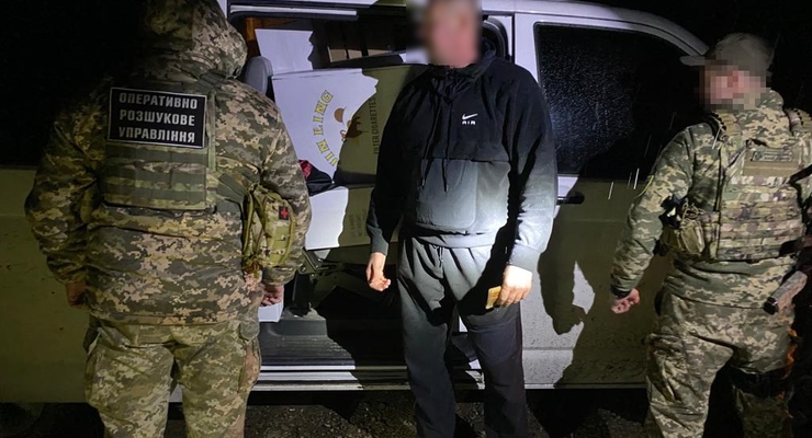 Пограничники задержали упакованный сигаретами микроавтобус / dpsu.gov.ua