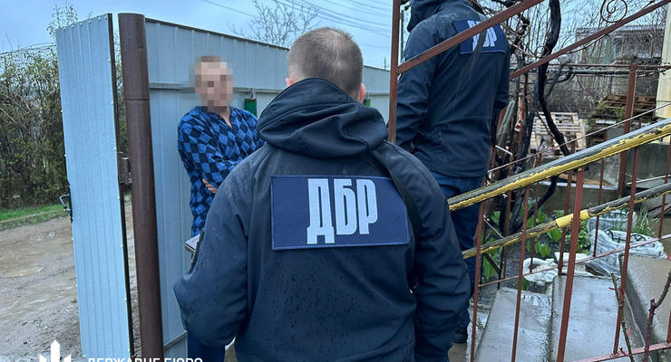 Угрожал расправой и отбирал у солдат боевые доплаты: в Одесской области разоблачили чиновника
