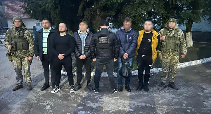 Брал 3,5 тыс евро с уклонистов за трансфер через границу: на Закарпатье задержали перевозчика