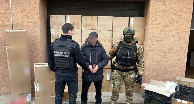 Ошукав щонайменше 300 громадян: на Київщині викрили шахрая