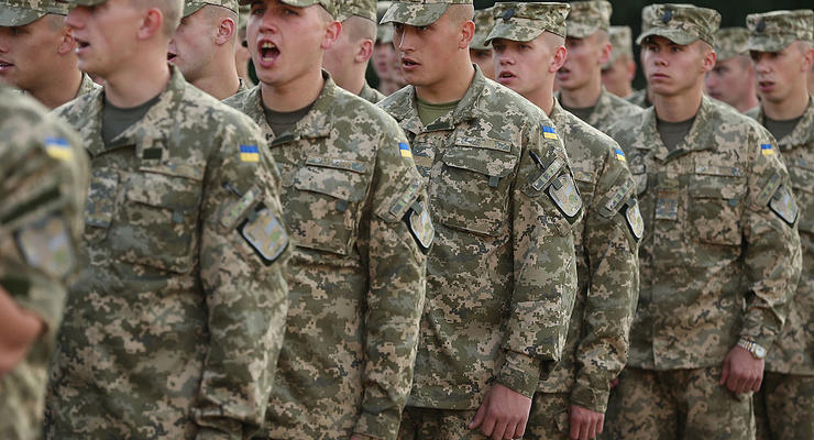 Зарплати військовим України підвищать: кому й наскільки