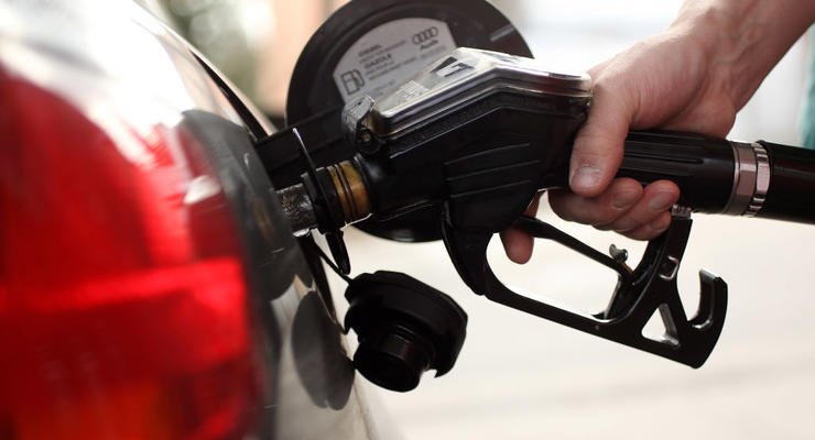 Украинцы могут платить за топливо меньше: стали известны новые цены на АЗС