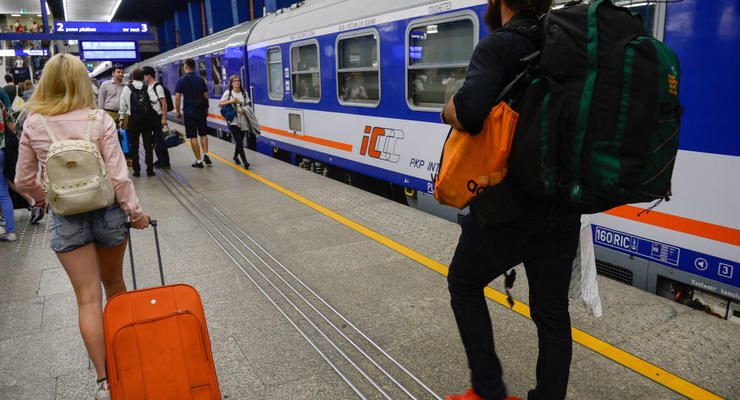 Украинцы в Польше смогут бесплатно ездить на поездах: кого касается