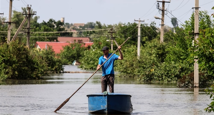 Кабмін виділив кошти постраждалим від підтоплення через підрив ГЕС / EPA/UPG