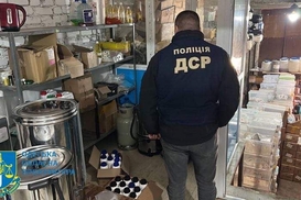 Украинцам продавали "брендовые" духи: на Одещине обнаружили подпольное производство