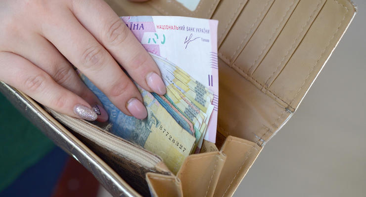 В Украине 5 гривен продают за 30 тысяч: почему так дорого