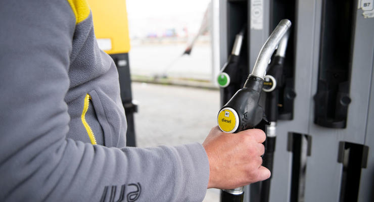 До 6 грн за литр: сети АЗС повысили цены на бензин и дизтопливо
