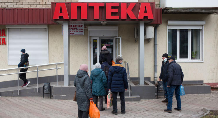 Аптекам в Украине запретили указывать на вывесках уровень цен