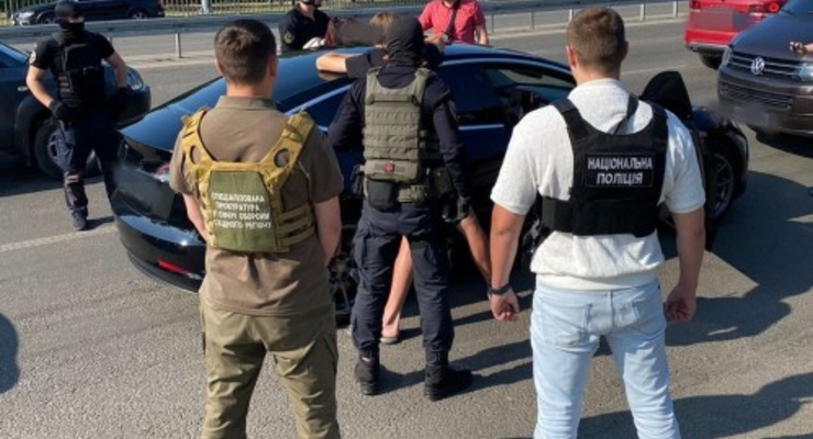 У Дніпрі затримали жінку, яка організувала канал переправлення чоловіків за кордон / mvs.gov.ua