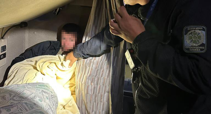 Пограничники Волынского отряда обнаружили в грузовике нелегального пассажира / dpsu.gov.ua