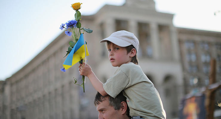 От 450 грн до 3100 грн: кто из украинцев получит выплаты ко Дню Независимости
