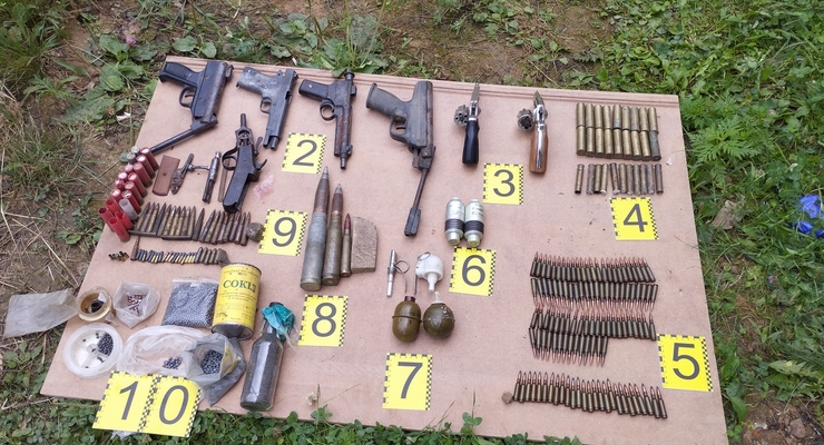Пограничники разоблачили незаконный сбыт оружия, боеприпасов и взрывчатых веществ / dpsu.gov.ua