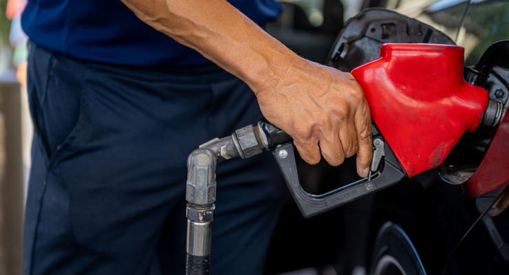 Цены на бензин продолжают расти: какова стоимость на АЗС
