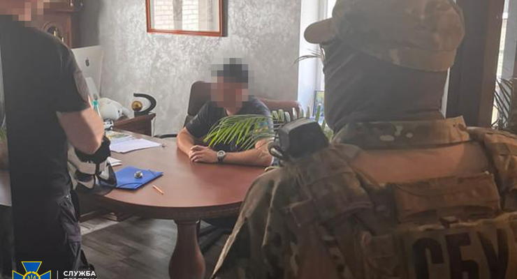"Выбивали" 92 тыс дол из местного бизнесмена: в Кропивницком нейтрализовали банду рэкетиров