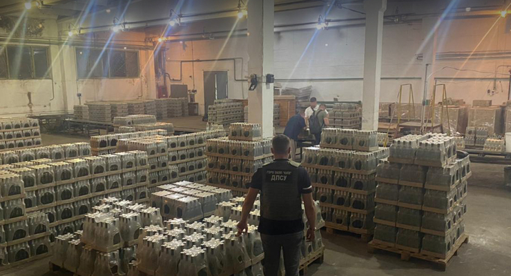 БЭБ разоблачило подпольное производство фальсифицированного алкоголя в Чернигове / esbu.gov.ua