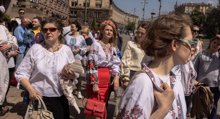 Киевляне и переселенцы получат помощь ко Дню Независимости: сколько выплатят