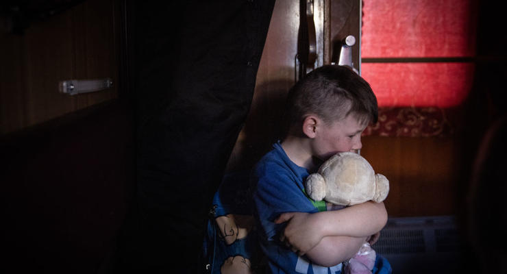 В Киеве дети-сироты и дети с инвалидностью получают материальную помощь: сколько платят