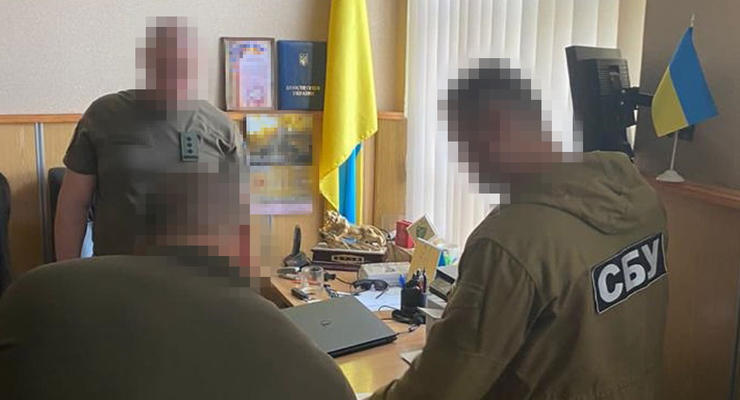 "Заробили" на ухилянтах мільйони: СБУ викрила на Чернігівщині злочинну групу
