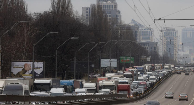 В Киеве вводятся новые пропуска на авто для проезда в комендантский час