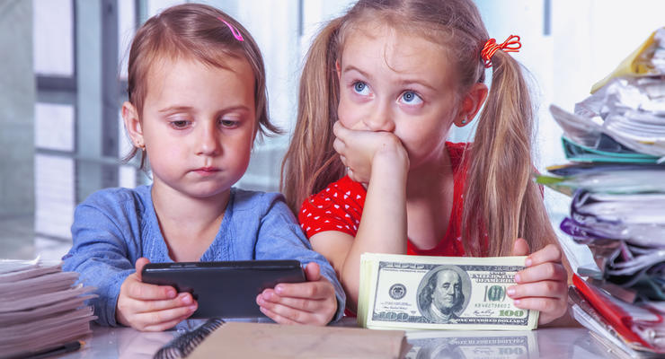 На что украинские дети тратят деньги с банковских карт - данные ПриватБанка
