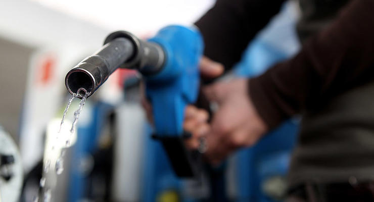 Бензин та ДП стрімко дорожчають: які мережі підняли ціни