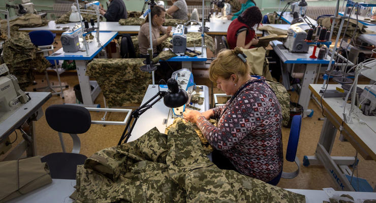 Работа в Украине: какие вакансии актуальны на рынке труда и сколько будут платить