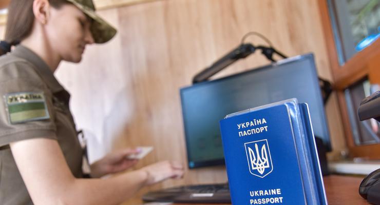 Выезд за границу: смогут ли женщины-медики покинуть Украину с 1 октября
