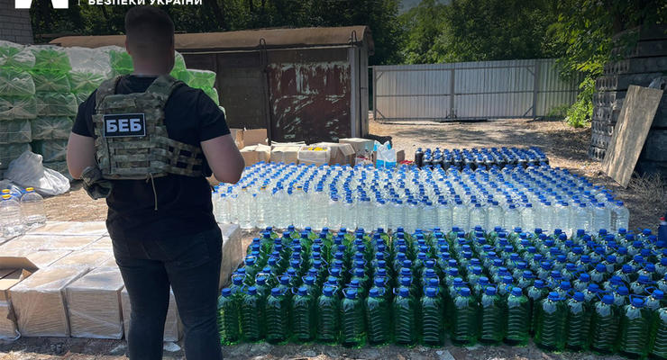 Украинцам продавали самодельный алкоголь: будут судить жителя Киевской области