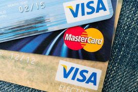 ПриватБанк запустил доставку платежных карт Новой почтой в страны Европы