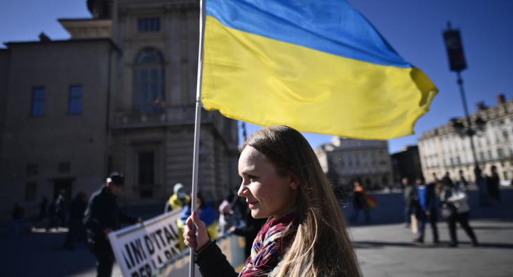 Біженці адаптувалися за кордоном, але хочуть повернутися в Україну: результати опитування